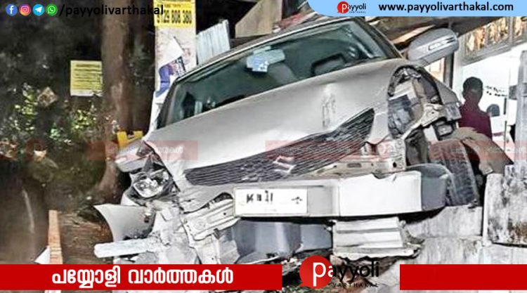 കുറ്റ്യാടി ചുരം റോഡിൽ കാറപകടം; രണ്ടുപേർക്ക് പരിക്ക്