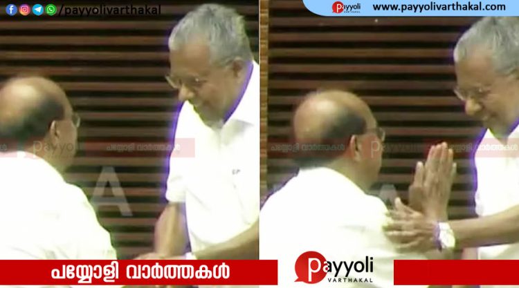 പിണറായി വിജയൻ സത്യപ്രതിജ്ഞ ചെയ്തു; സീറ്റിൽ നിന്നെഴുന്നേറ്റ് സ്വീകരിച്ച് ജി സുധാകരൻ
