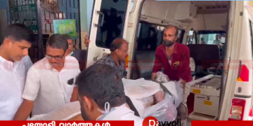സൊസൈറ്റിയിൽ നിക്ഷേപിച്ച പണം തിരിച്ച് കിട്ടിയില്ലെന്ന്: വടകരയിൽ കോൺഗ്രസ് നേതാവിൻ്റെ വീടിന് മുന്നിൽ വയോധികൻ തീക്കൊളുത്തി ആത്മഹത്യക്ക് ശ്രമിച്ചു, ഗുരുതര പൊള്ളലേറ്റു