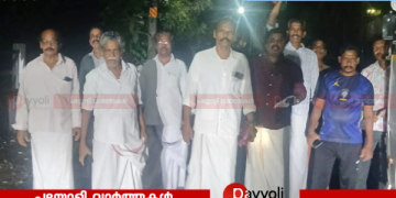 ബസിലെ സൗജന്യ യാത്ര: അയനിക്കാട് ശ്രീകൃഷ്ണ ക്ഷേത്രപരിസരത്ത് ആഹ്ളാദ പ്രകടനം
