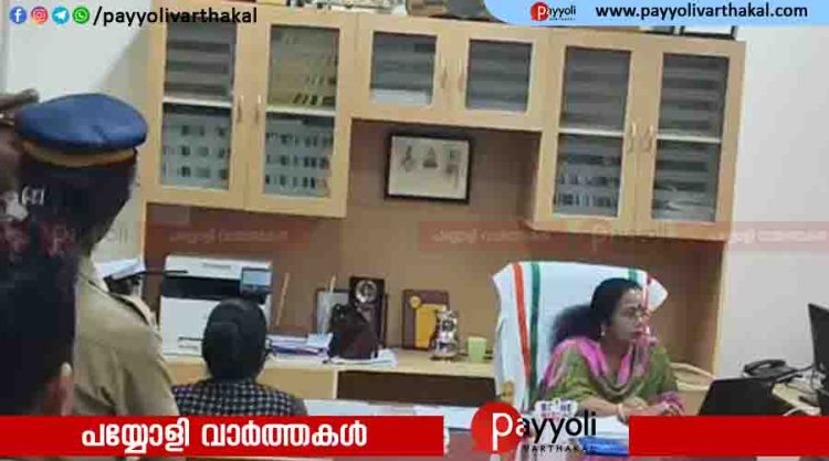 കസേര തരില്ല; ആരോഗ്യ വകുപ്പ് ഡയറക്ടർ ചുമതല ഏറ്റെടുക്കാൻ ഡോ. കെ.ജെ റീന എത്തിയതോടെ ഡിഎച്ച്എസ് ഓഫീസിൽ നാടകീയ രംഗങ്ങൾ
