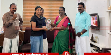 ഉന്നത വിജയികൾക്ക് അനുമോദന സദസ്സൊരുക്കി ഇരിങ്ങൽ എൽ പി സ്കൂൾ 1974 -77 ബാച്ച് പൂർവ വിദ്യാർഥി കൂട്ടായ്മ