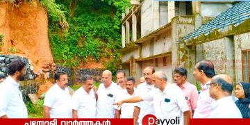 അശാസ്ത്രീയ കെട്ടിട നിർമ്മാണം; കുടുംബാരോഗ്യ കേന്ദ്രത്തിന് ഭീഷണിയായി മണ്ണിടിഞ്ഞു വീഴുന്നു