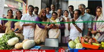‘ഓണം സമൃദ്ധി -’26: പയ്യോളി കൃഷിഭവൻ പച്ചക്കറി ചന്തയ്ക്ക് തുടക്കം: ഉത്പന്നങ്ങൾക്ക് 30 ശതമാനം വിലക്കുറവ്